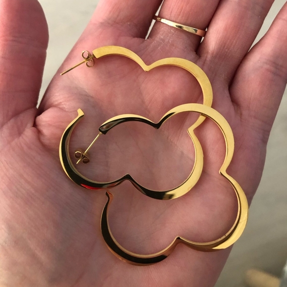 14k gold over stainless steel flower earrings - Picture 7 of 7